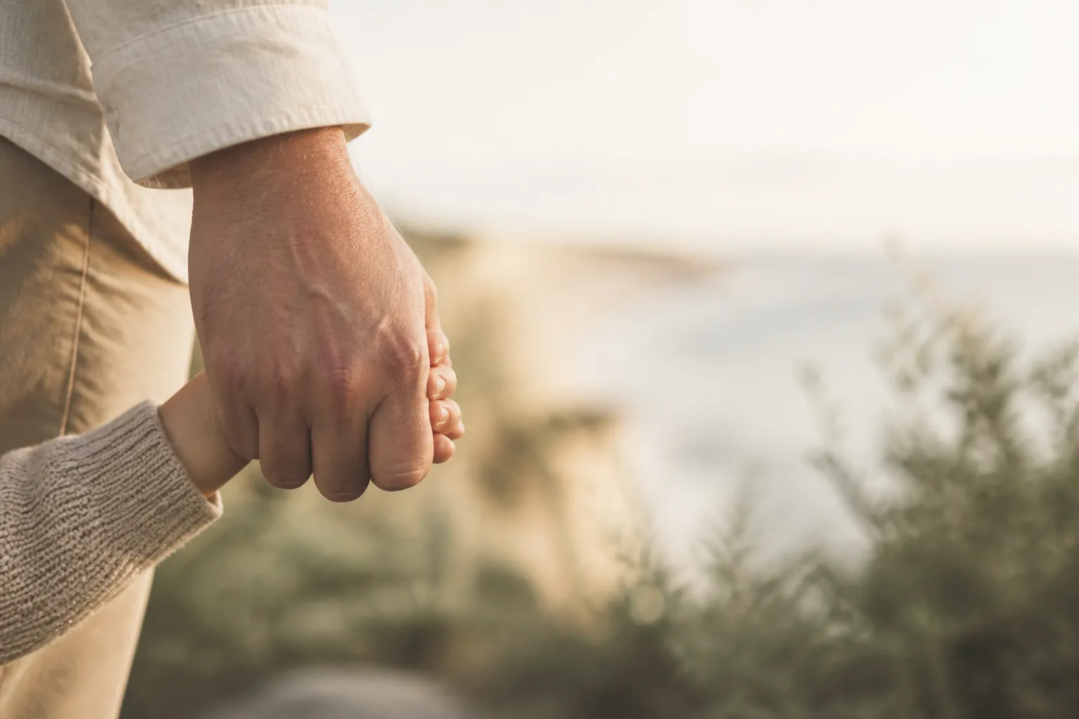 Parent seul avec ses enfants, évoquant la protection familiale
